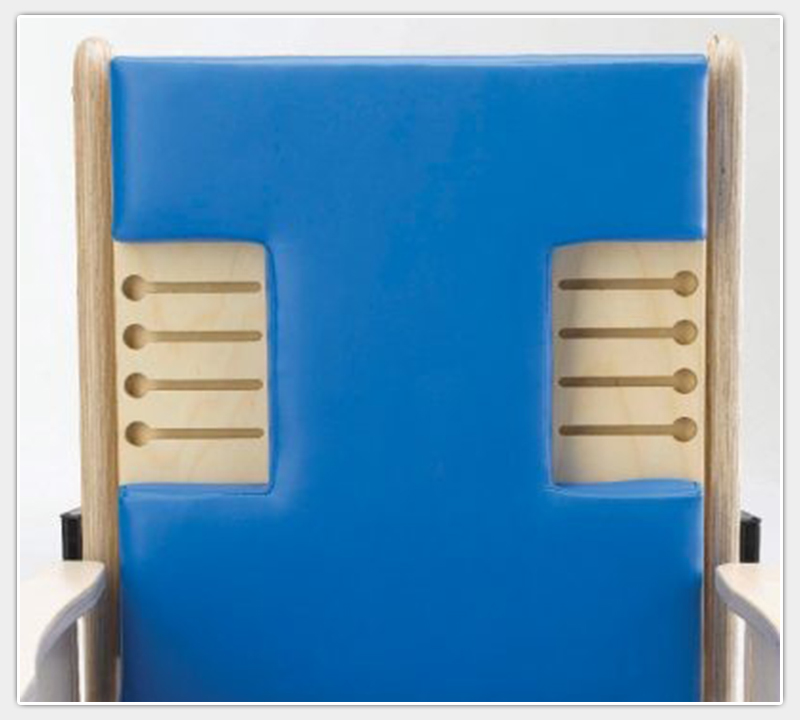 Flache T-förmige Rückenlehne mit Ausschnitten für Seitenpelotten