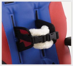 Brustgurt mit Schafffellpolster für Therapiestuhl Samba